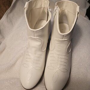 Rampage Women's White Ram-Whendl Zip up Western Boots. Sz 8.